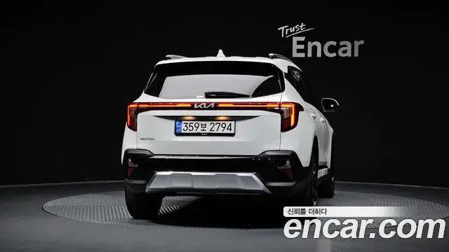 Kia Seltos 2022 — ფოტო 18/34
