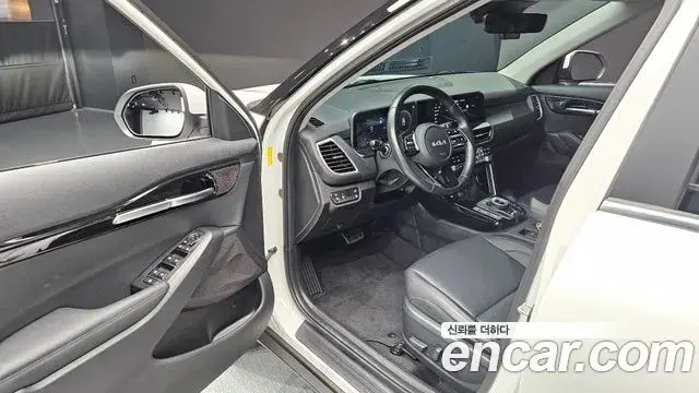 Kia Seltos 2022 — ფოტო 27/34