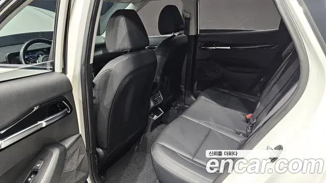 Kia Seltos 2022 — ფოტო 28/34