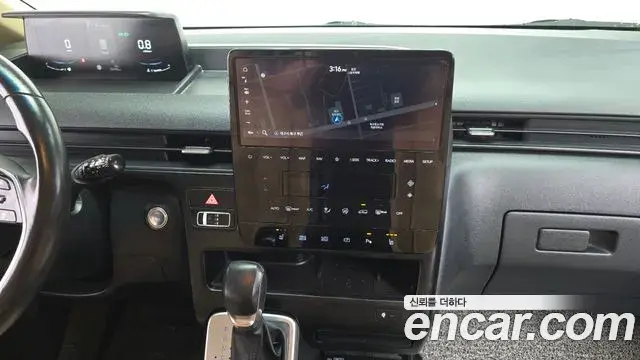 Hyundai Staria 2022 — Фото 17/20