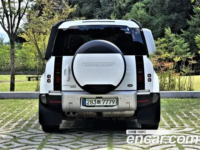 Land Rover Defender 2020 — Фото 3/20
