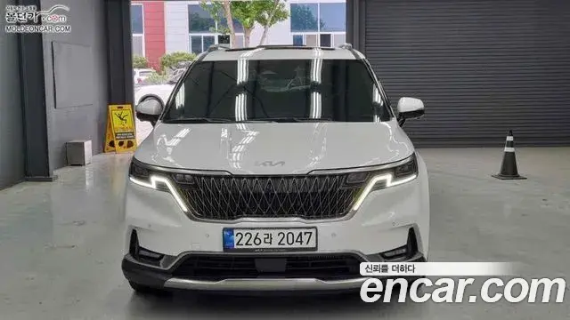 Kia Carnival 2023 — Фото 1/18