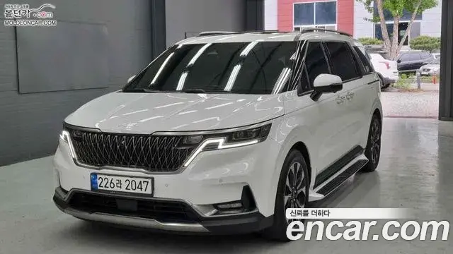 Kia Carnival 2023 — Фото 2/18