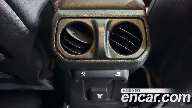 Jeep Wrangler 2021 — Фото 18/20