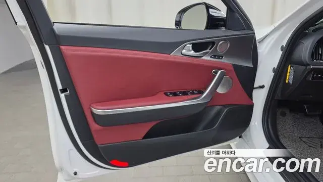 Kia Stinger 2020 — ფოტო 2/34