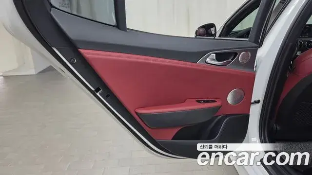 Kia Stinger 2020 — ფოტო 1/34