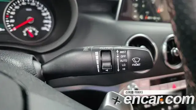 Kia Stinger 2020 — ფოტო 24/34
