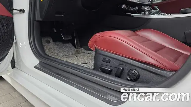 Kia Stinger 2020 — ფოტო 13/34