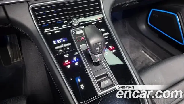 Porsche Panamera 2019 — Фото 9/20