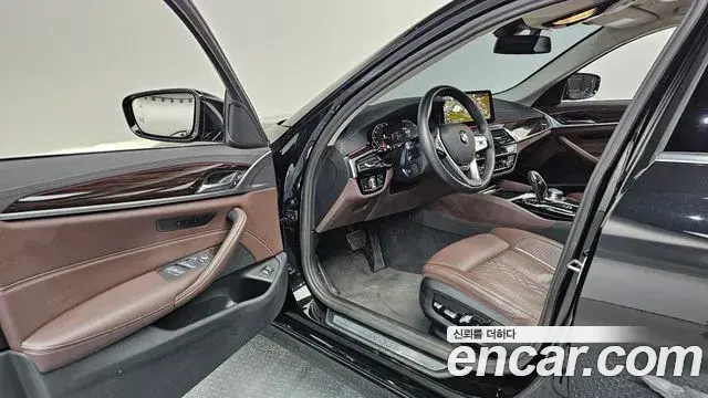 BMW 5 Series 2023 — Фото 10/20