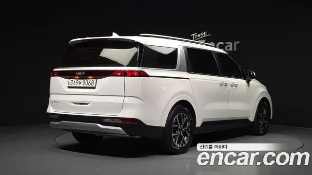 Kia Carnival 2023 — Фото 1/20