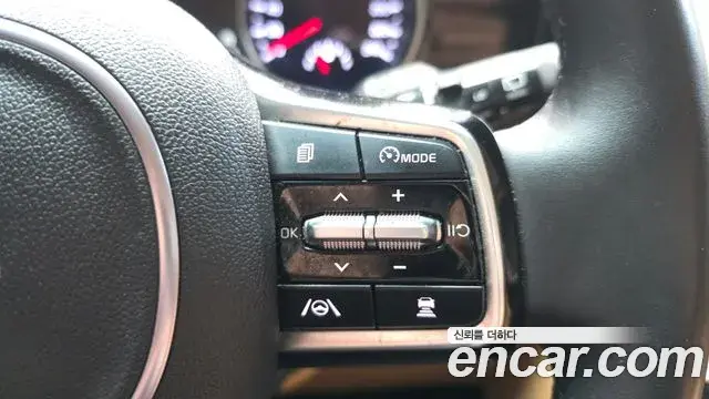 Kia Carnival 2023 — Фото 18/20