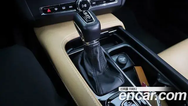 Volvo S60 2022 — Фото 8/20