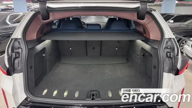 BMW XM 2023 — Фото 19/20