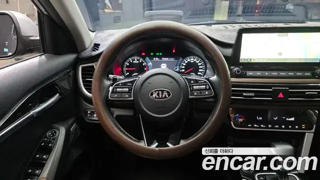 Kia Seltos 2019 — Фото 13/20