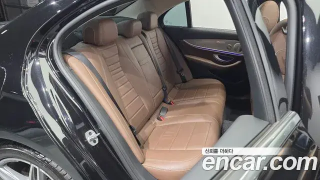 Mercedes-Benz E-Class 2019 — Фото 12/20