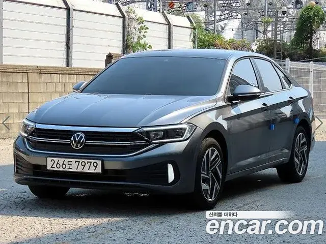 Volkswagen Jetta 2023 — Фото 1/20