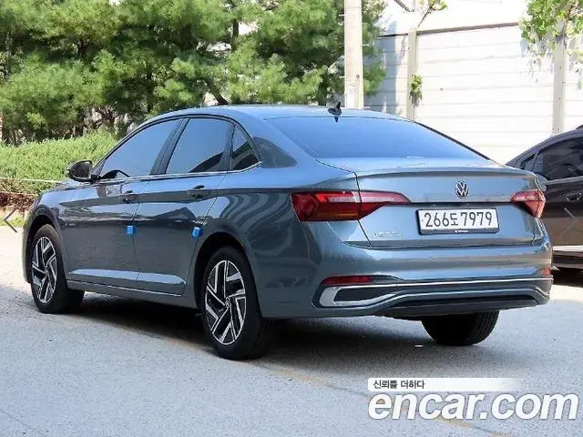 Volkswagen Jetta 2023 — Фото 2/20
