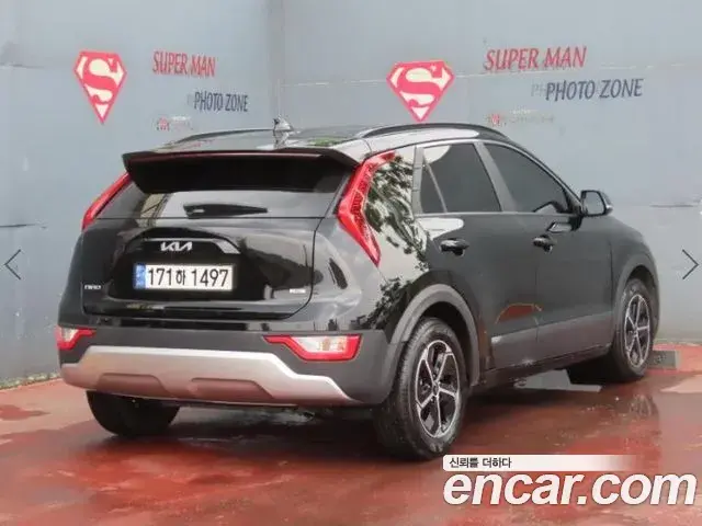 Kia Niro 2022 — Фото 2/20