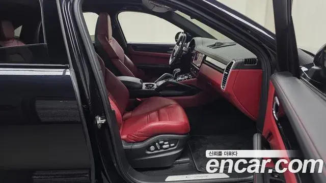 Porsche Cayenne 2021 — Фото 11/20