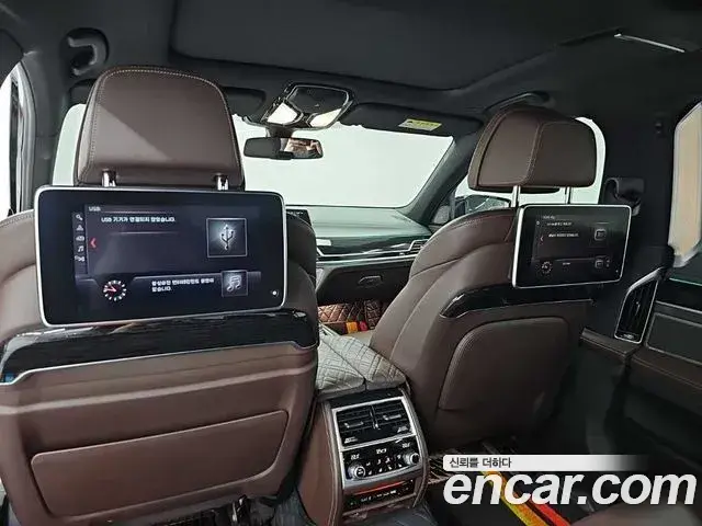 BMW 7 Series 2018 — Фото 14/20