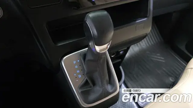 Hyundai Staria 2025 — Фото 9/20