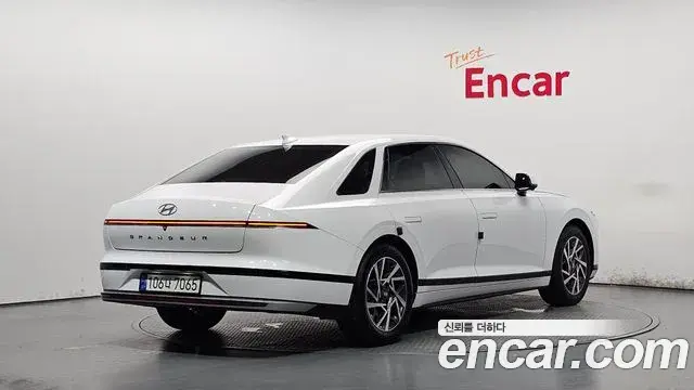 Hyundai Grandeur 2023 — Фото 2/20