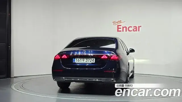 Mercedes-Benz E-Class 2024 — Фото 4/20