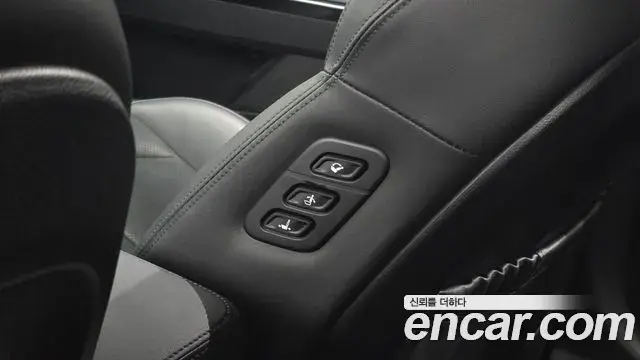 Kia K5 2022 — ფოტო 14/35