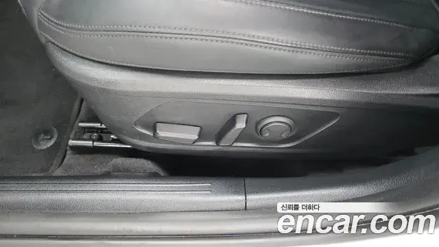 Kia K5 2022 — ფოტო 31/35