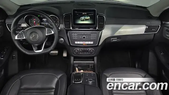 Mercedes-Benz GLE-Class 2018 — ფოტო 33/37