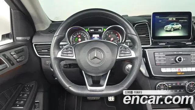 Mercedes-Benz GLE-Class 2018 — ფოტო 1/37
