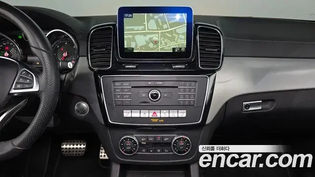 Mercedes-Benz GLE-Class 2018 — ფოტო 26/37