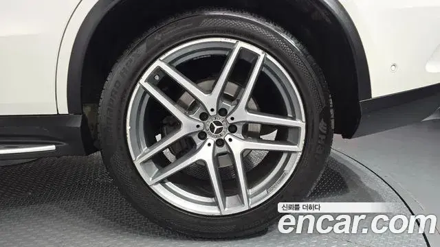 Mercedes-Benz GLE-Class 2018 — ფოტო 19/37