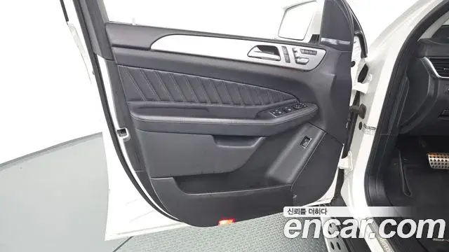 Mercedes-Benz GLE-Class 2018 — ფოტო 20/37