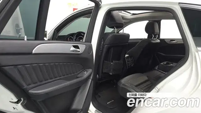 Mercedes-Benz GLE-Class 2018 — ფოტო 11/37