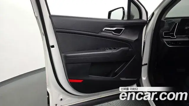 Kia Sportage 2023 — Photo 8/34