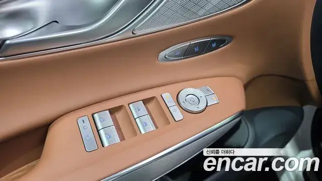 Genesis GV70 2024 — Photo 19/33