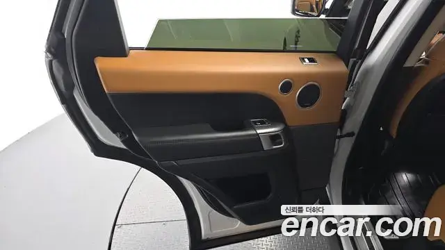 Land Rover Range Rover Sport 2019 — Photo 27/37