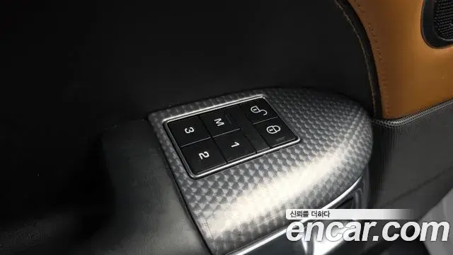 Land Rover Range Rover Sport 2019 — Photo 10/37