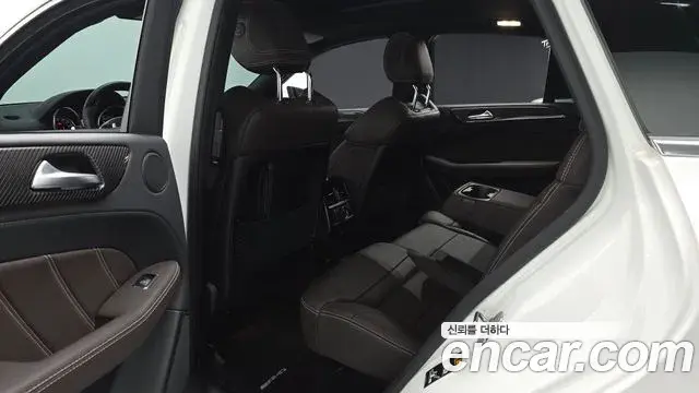 Mercedes-Benz GLE-Class 2019 — Photo 33/35
