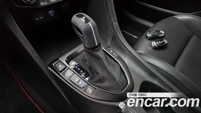 Hyundai Veloster 2021 — Фото 9/20