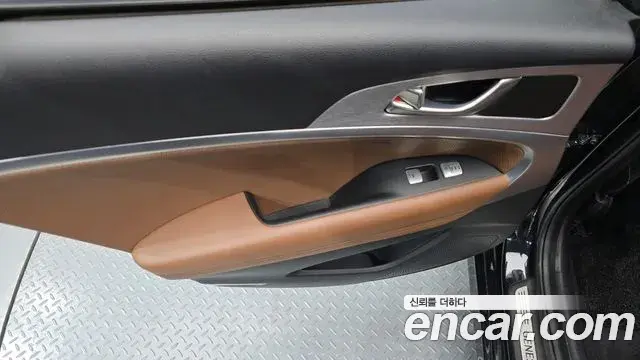 Genesis G70 2019 — ფოტო 1/32