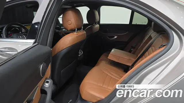 Mercedes-Benz C-Class 2019 — Фото 11/20