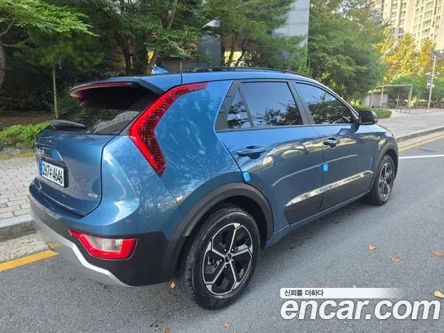 Kia Niro 2022 — Фото 4/19