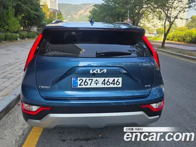 Kia Niro 2022 — Фото 5/19