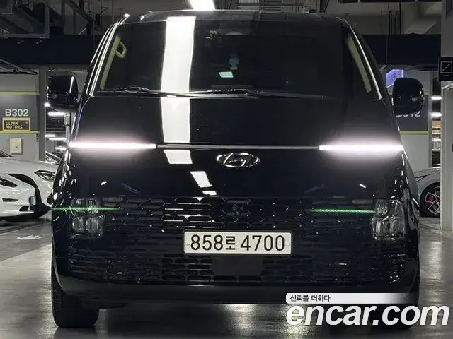 Hyundai Staria 2023 — Фото 1/20