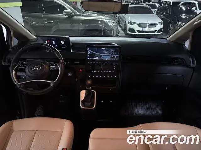 Hyundai Staria 2023 — Фото 6/20