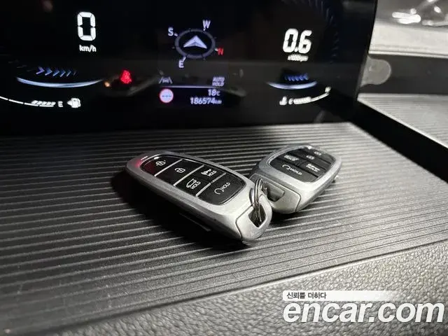 Hyundai Staria 2023 — Фото 16/20