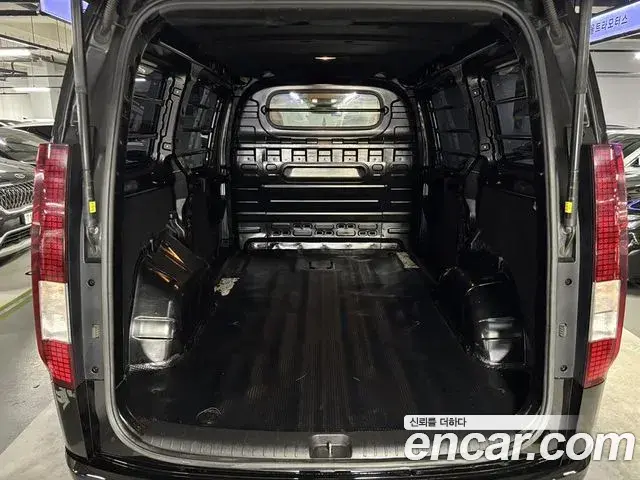 Hyundai Staria 2023 — Фото 17/20